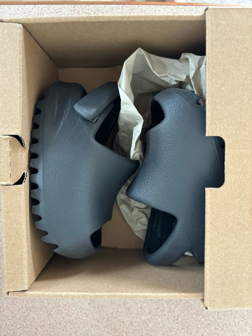 NIB adidas Yeezy Slide Infant 4C in Onyx